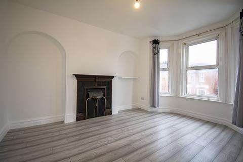 2 bedroom flat to rent, Alma Road, Winton