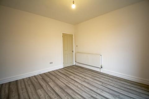 2 bedroom flat to rent, Alma Road, Winton