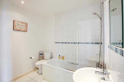 1 bedroom flat for sale, Fondant Court, 2 Taylor Place, Bow, London, E3