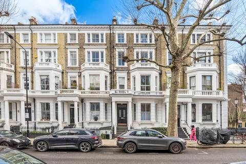 3 bedroom flat to rent, Marloes Road, Kensington, London