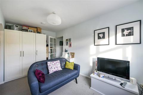Studio to rent - Macmillan Way, Tooting Bec, London, SW17
