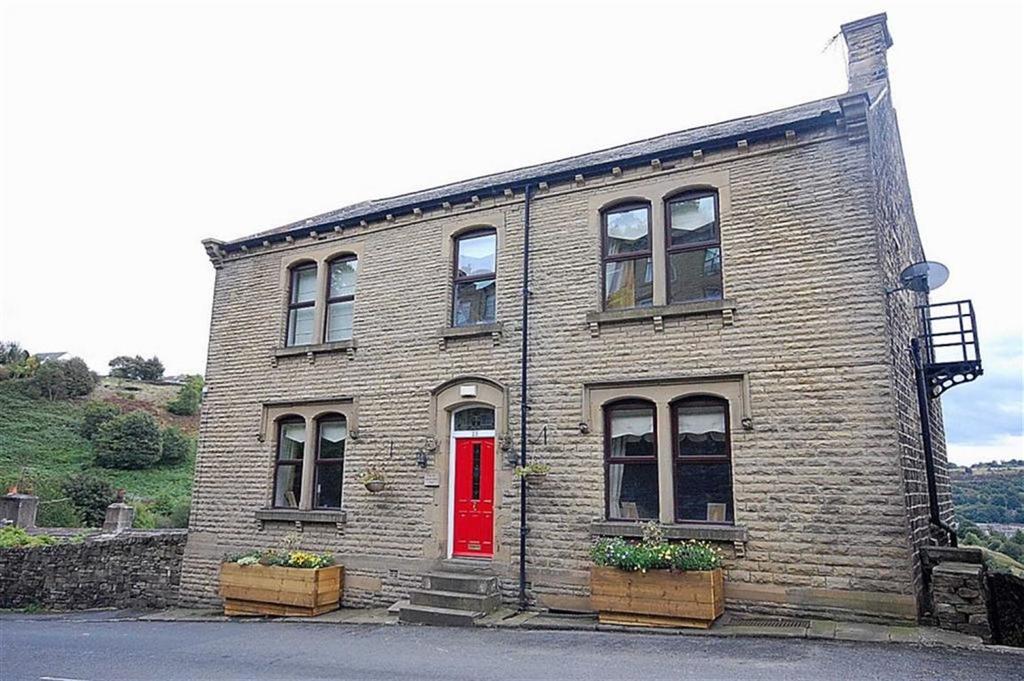 Thornhill Road, Longwood, Huddersfield, HD3 5 bed detached house £380,000
