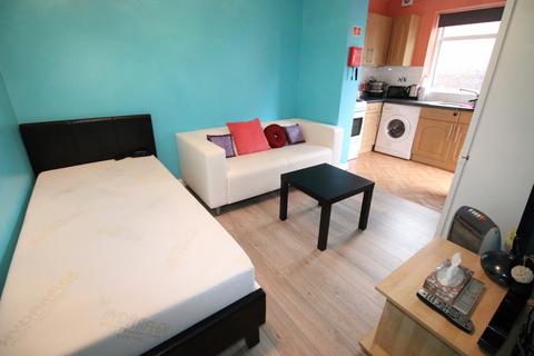 Flat to rent, Bulstrode Road, HOUNSLOW, Middlesex, TW3