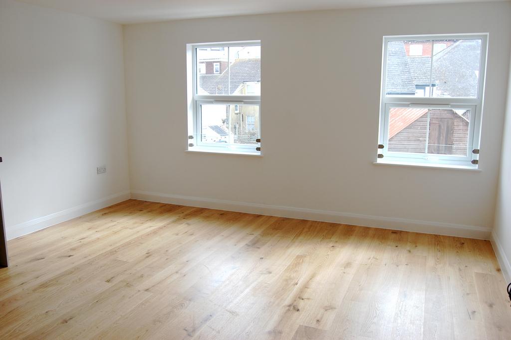 Blatchington Road, Seaford, East... 2 bed flat £1,100 pcm (£254 pw)