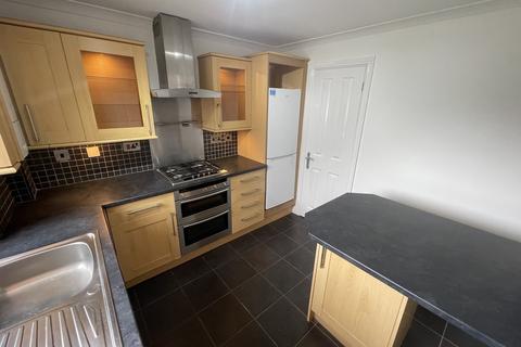 2 bedroom terraced house to rent, AMBLECOTE - School Drive