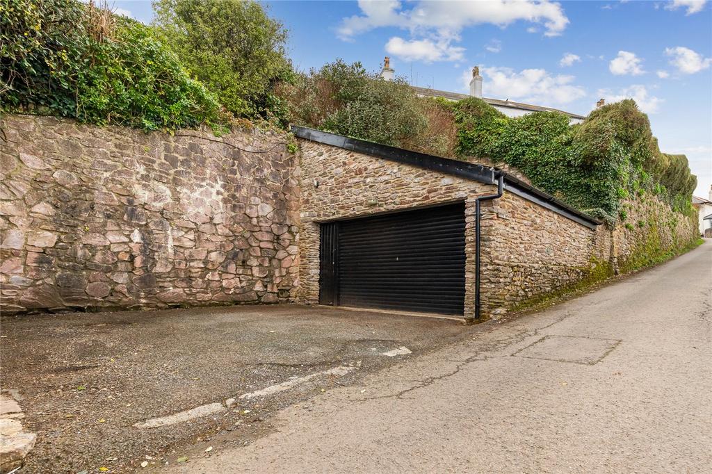 Garage & Parking