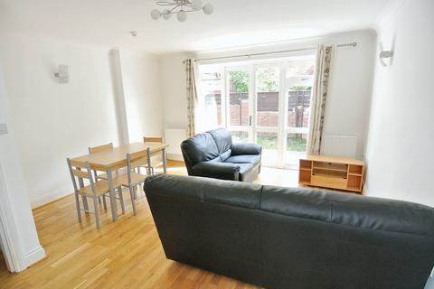 2 bedroom flat to rent, Heathfield Park, Willesden Green NW2