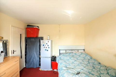 2 bedroom apartment to rent, Spinney Hill Road, Northampton