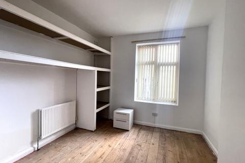5 bedroom semi-detached house to rent, Lily Street, West Bromwich, West Midlands, B71