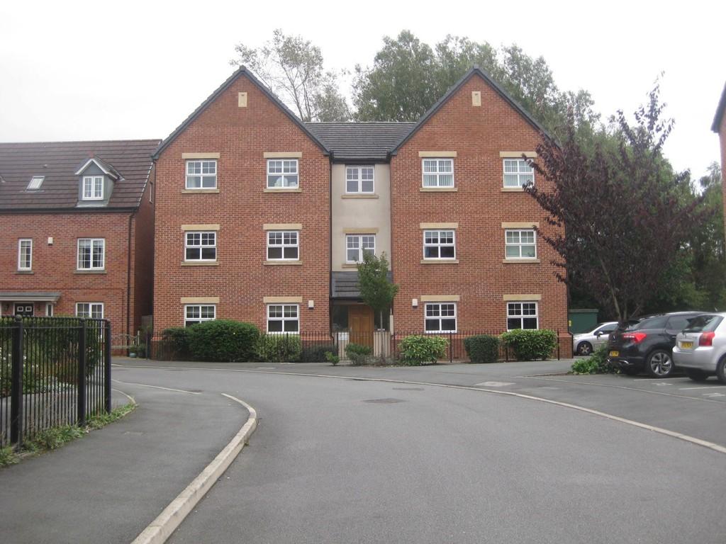 Mona Way, Irlam, Manchester 2 bed apartment £850 pcm (£196 pw)