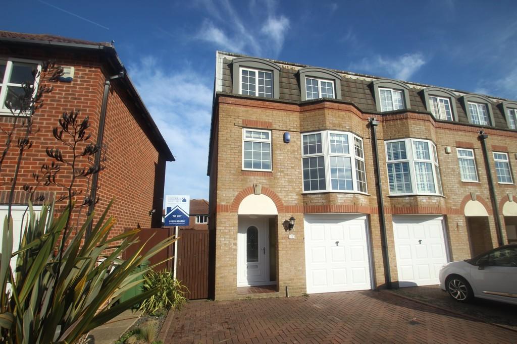 Blenheim Drive, Rustington 3 bed end of terrace house £1,175 pcm (£