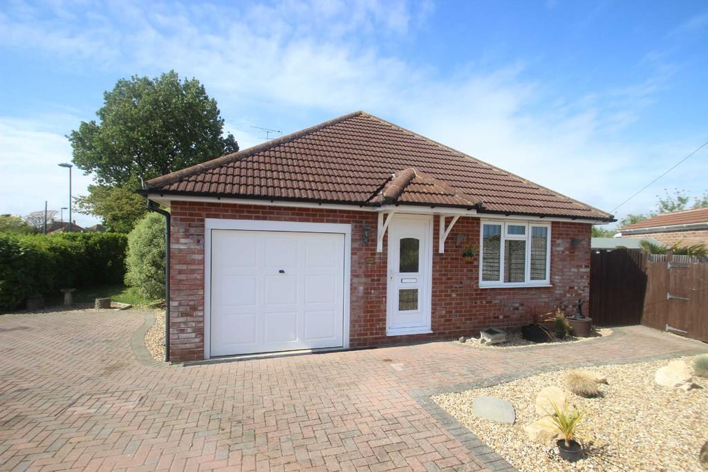 The Crescent, Rustington 3 bed semidetached bungalow £355,000