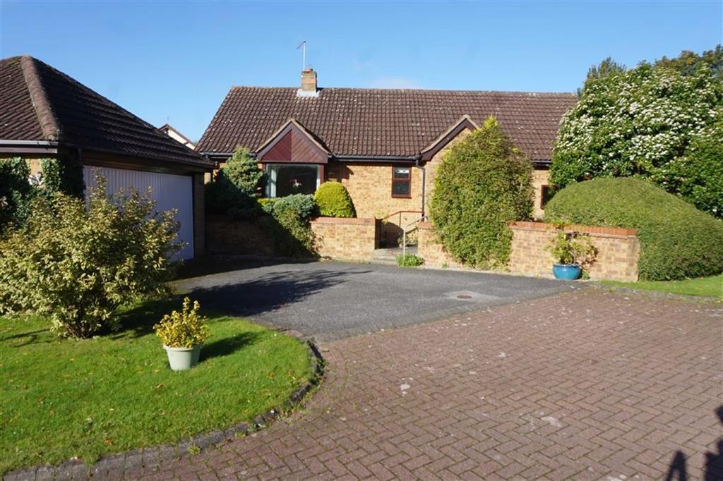 The Stray, South Cave, South Cave, HU15 3 bed detached bungalow £285,000