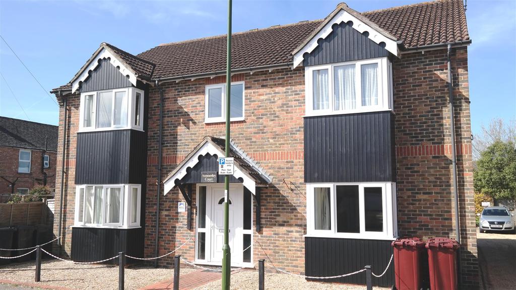 Guilden Road, Chichester 2 bed apartment £800 pcm (£185 pw)