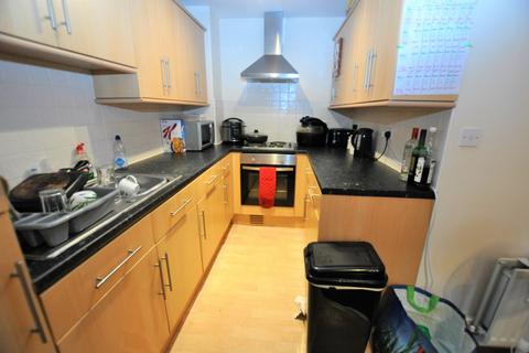 3 bedroom flat to rent, Starbeck Avenue, Newcastle Upon Tyne