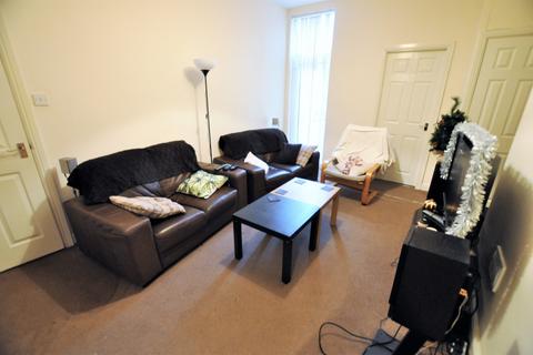 3 bedroom flat to rent, Starbeck Avenue, Newcastle Upon Tyne