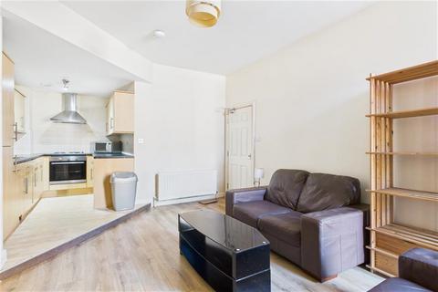 3 bedroom flat to rent, Starbeck Avenue, Newcastle Upon Tyne