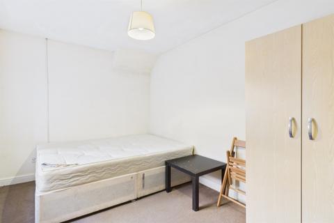 3 bedroom flat to rent, Starbeck Avenue, Newcastle Upon Tyne