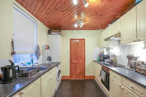 3 bedroom terraced house to rent, Tresham Street, Kettering