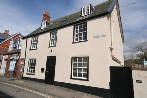 undefined, Topsham - Superb and spacious 2 bedroom maisonette situated within the heart of Topsham, enjoying some Estuary views
