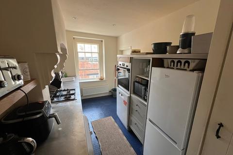 undefined, Topsham - Superb and spacious 2 bedroom maisonette situated within the heart of Topsham, enjoying some Estuary views