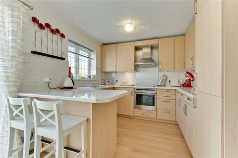 24 Rosslyn Park, Weybridge, KT13 9QZ