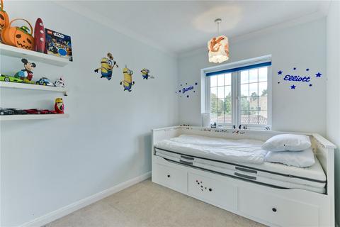 24 Rosslyn Park, Weybridge, KT13 9QZ