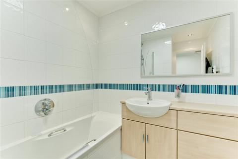 24 Rosslyn Park, Weybridge, KT13 9QZ