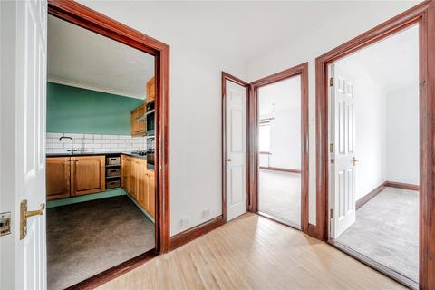 2 bedroom flat to rent, Lower Street, Pulborough
