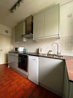 2 bedroom flat to rent, Grosvenor Road, Wanstead E11