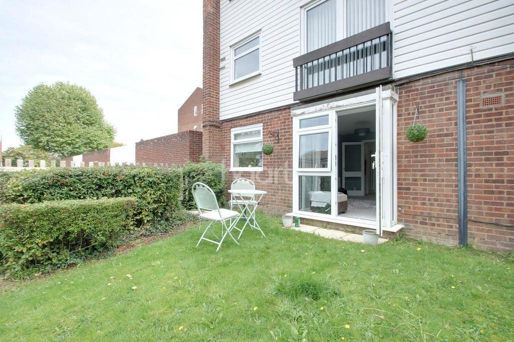 Holmbury Grove, Featherbed Lane, Croydon, CR0 1 bed flat £220,000