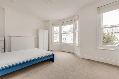 3 bedroom flat to rent, Greswell Street, London