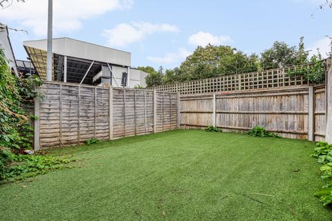 3 bedroom flat to rent, Greswell Street, London