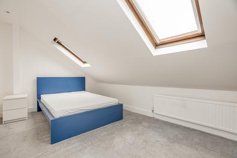 3 bedroom flat to rent, Greswell Street, London