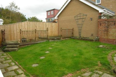 3 bedroom detached house to rent, Ashley Gardens, Hailsham, East Sussex, BN27 1NQ