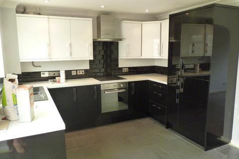 3 bedroom detached house to rent, Ashley Gardens, Hailsham, East Sussex, BN27 1NQ