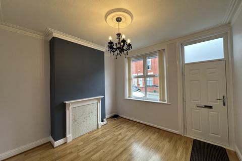 2 bedroom terraced house to rent, Shaw Road South, Shaw Heath