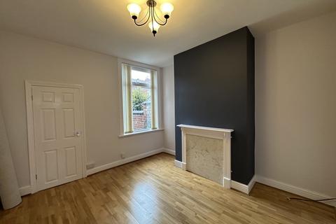 2 bedroom terraced house to rent, Shaw Road South, Shaw Heath