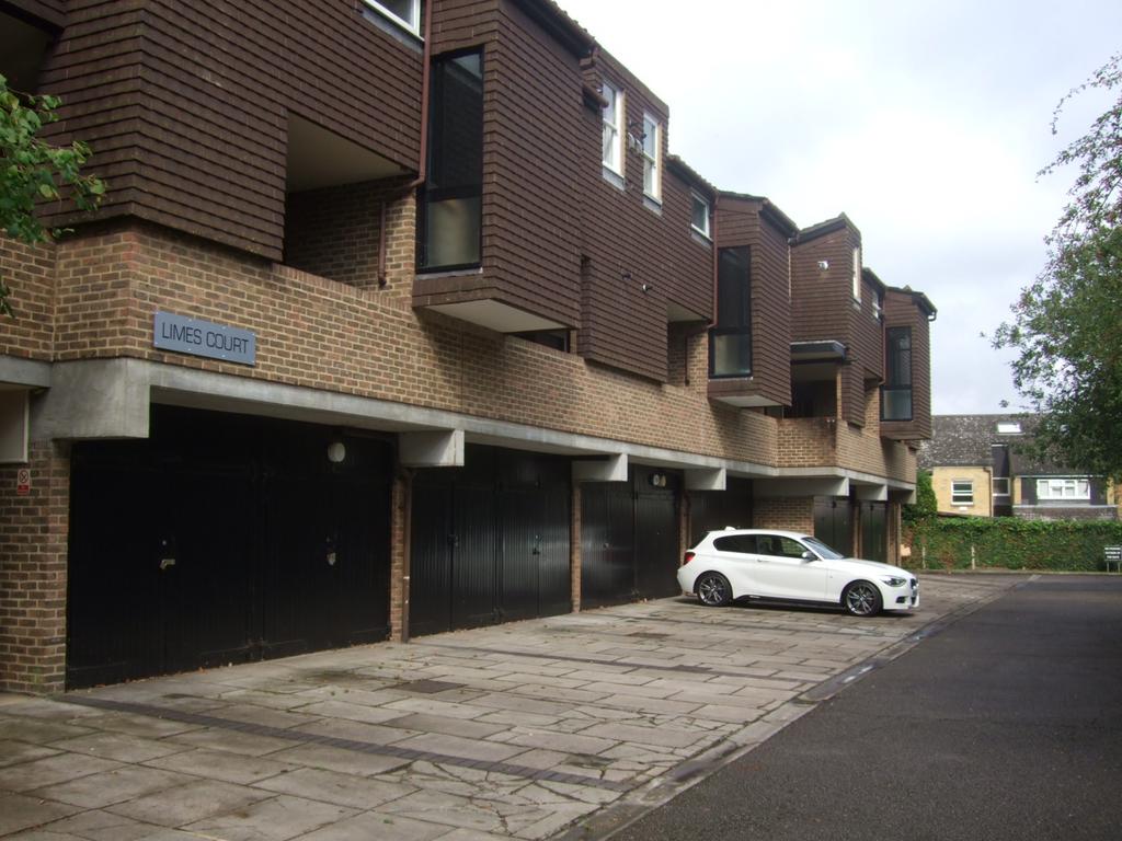 Garage/Parking