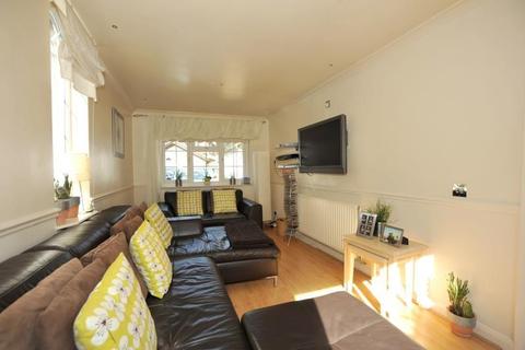 4 bedroom detached house to rent - Creasey Close Hornchurch RM11 1FE