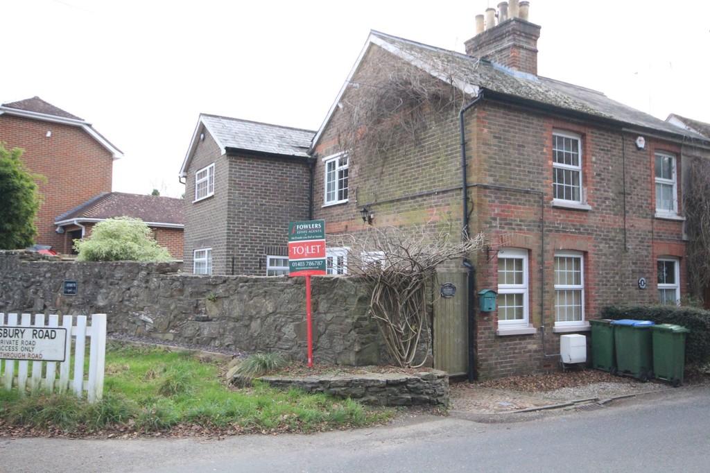 Tower Hill, Horsham 3 bed cottage £1,500 pcm (£346 pw)