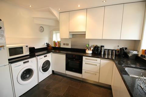 3 bedroom semi-detached house to rent, Green Lane, Redhill