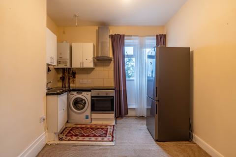2 bedroom flat to rent, Friern Barnet , London  N11