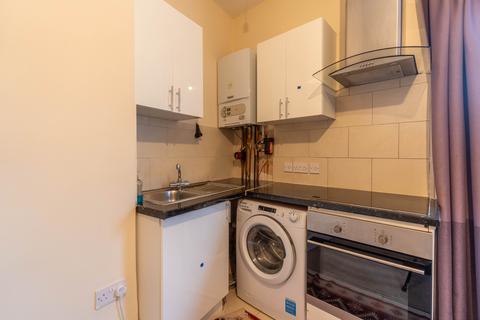 2 bedroom flat to rent, Friern Barnet , London  N11