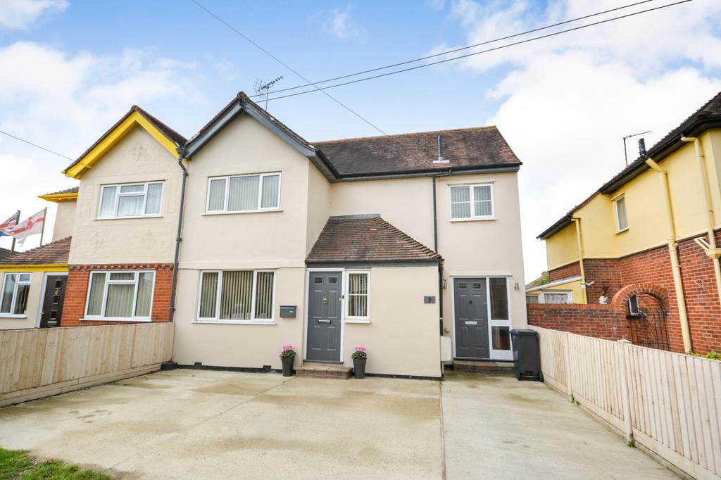 Aetheric Road, Braintree, Essex, CM7 4 bed semidetached house £325,000