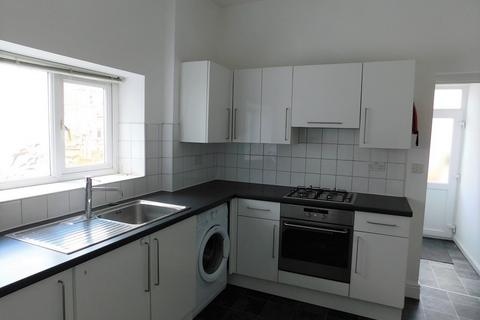 4 bedroom maisonette to rent, Eastbourne Avenue, Gateshead