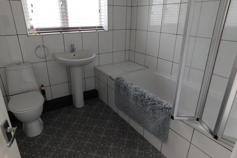 4 bedroom maisonette to rent, Eastbourne Avenue, Gateshead