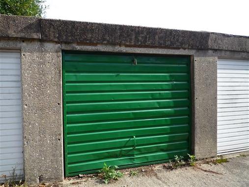 Garage R O Heol Y Deri Rhiwbina Cardiff Garage 16 000