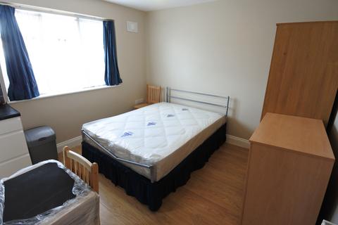 Studio to rent, Wakemans Hill Avenue, Colindale NW9