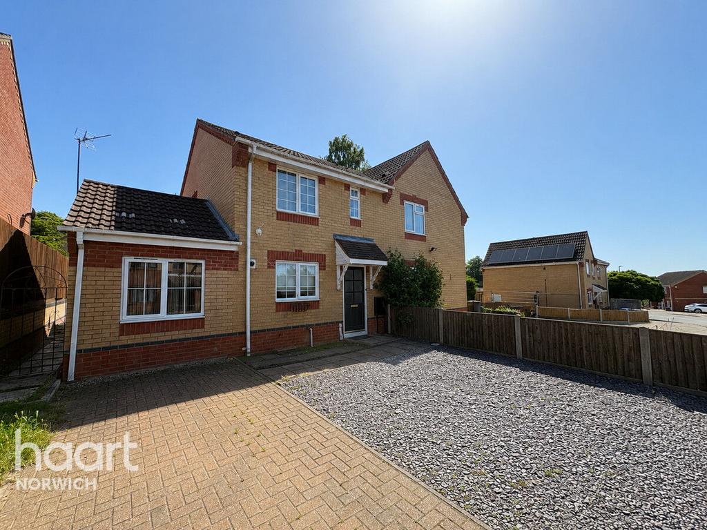 4 bedroom semi-detached house to rent